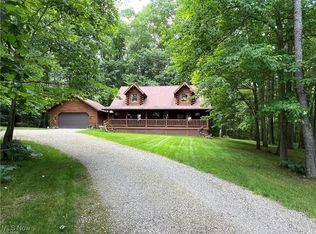 7009 Grovedell St SE, Waynesburg, OH 44688