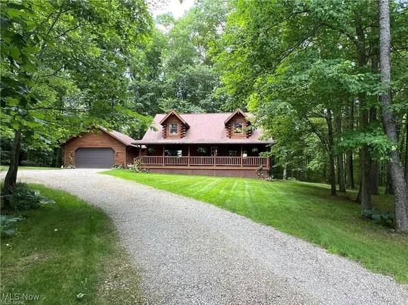 7009 Grovedell St SE, Waynesburg, OH 44688