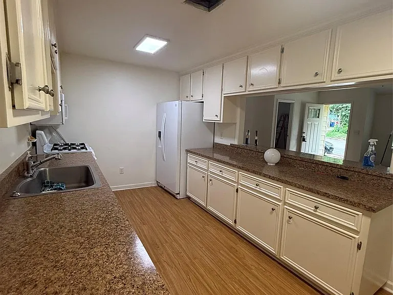 1315 Sycamore Ave — Photo 19