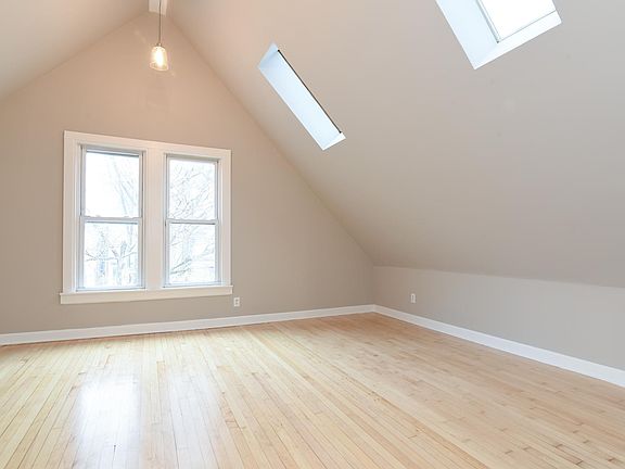 2nd image of 2914 N Richmond St #2