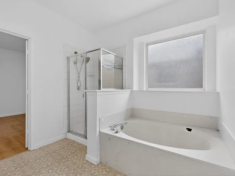 7807 Kristina Dr — Photo 40
