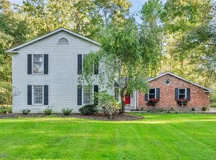 7867 S Riverside Dr, Aurora, OH 44202