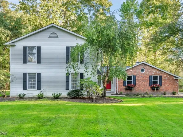 7867 S Riverside Dr, Aurora, OH 44202