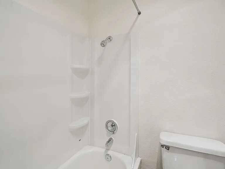 Georgetown Manor Apartments — Photo 19