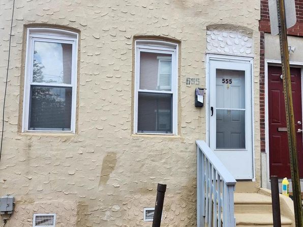 555 Roberts St