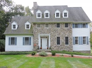 3 Woodfield Rd, Green Twp, NJ 07821