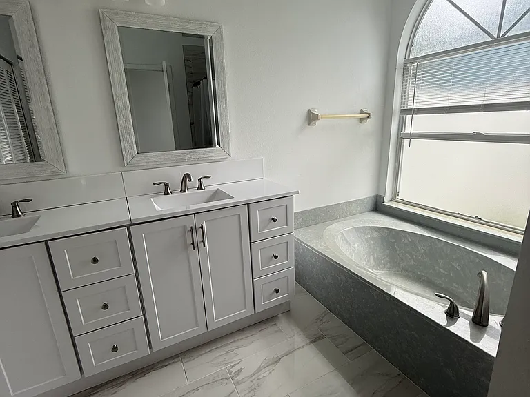 2628 Rolling Broak Dr — Photo 5