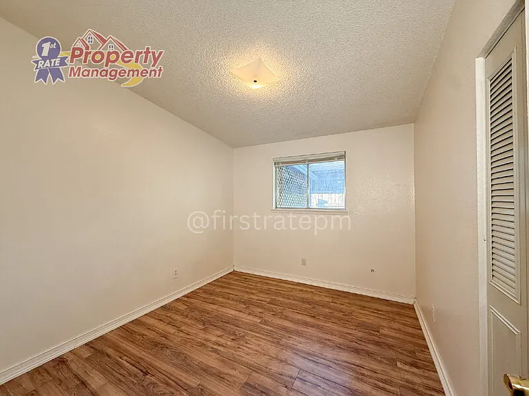 210 S Homedale Ave — Photo 19