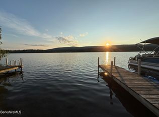 10 Mahkeenac Ter, Stockbridge, MA 01262