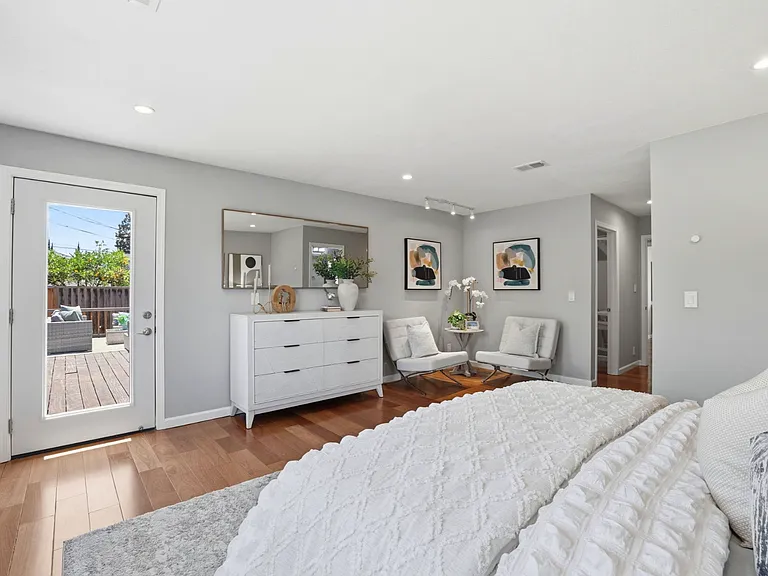 3490 Flora Vista Ave — Photo 16