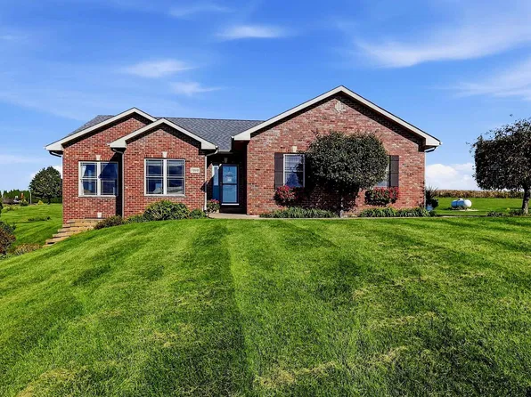 7460 Prairie View Ln, Dubuque, IA 52003