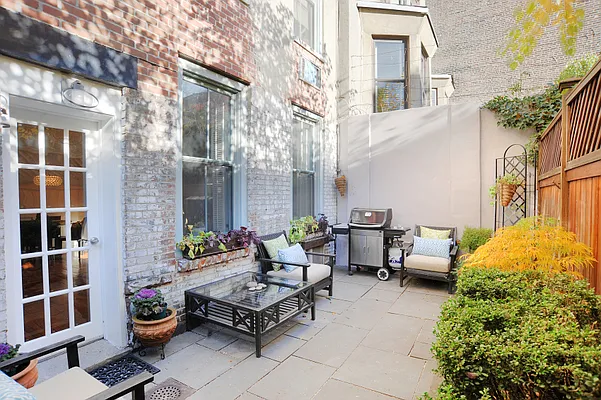 Rented by Compass | media 10