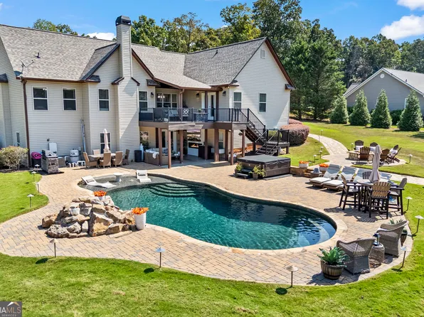 300 Stone Creek Dr, Hull, GA 30646