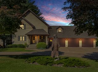 957 Whispering Ln, Hazel Green, WI 53811