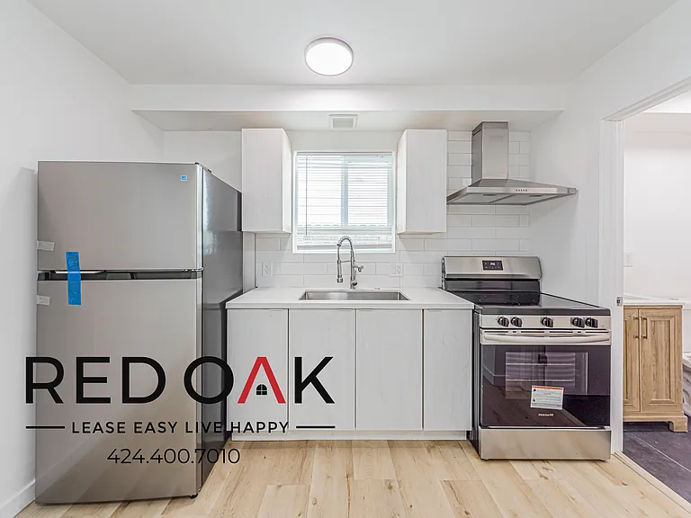 211 E 47th St #1/2 — Photo 12