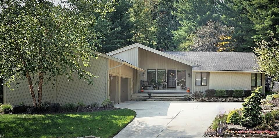 1st image of 686 Rockwood Dr