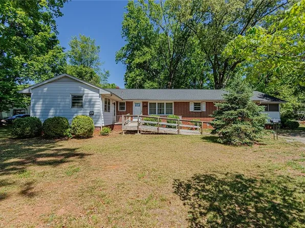 1100 S 5th St, Mebane, NC 27302
