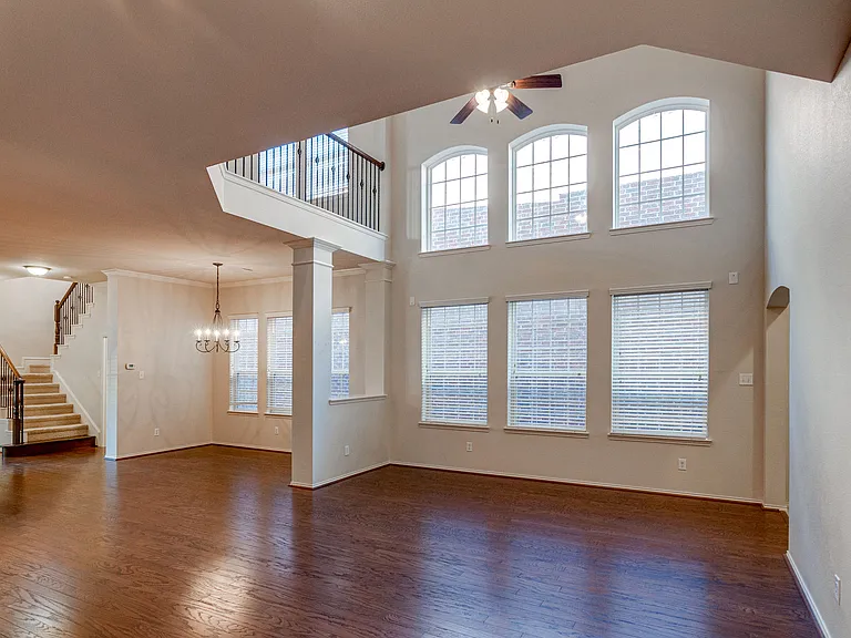 219 Knapford Sta — Photo 18