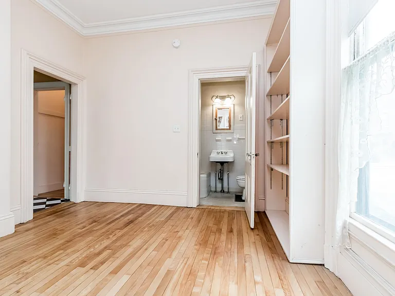 256 Vaughan St #1 — Photo 10