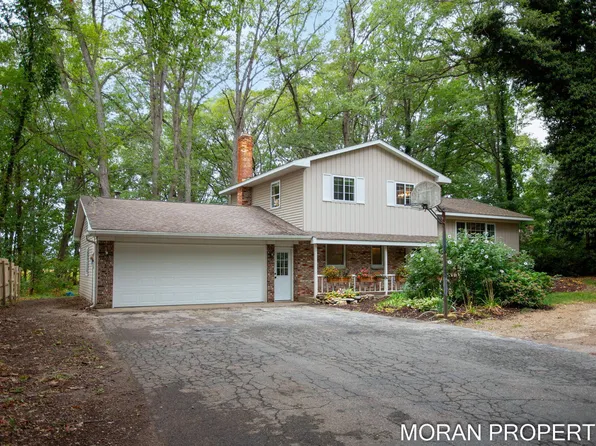 12165 74th Ave, Allendale, MI 49401