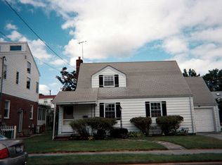 411 McNulty Pl, New Hyde Park, NY 11040