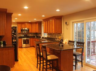 19 Benjamin Ln, Reading, MA 01867