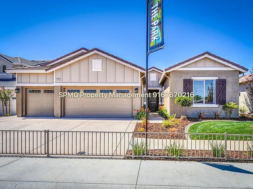 3899 Fenway Cir