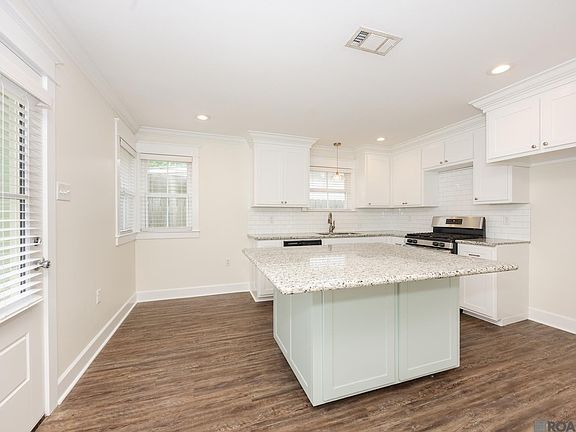 4th image of 836 Steele Blvd