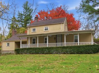 327 W Neck Rd, Huntington, NY 11743
