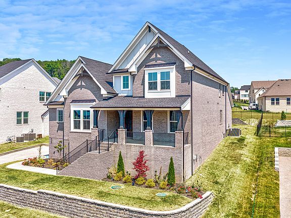 4th image of 608 Silva Ln