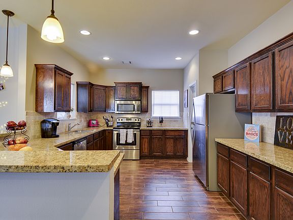 4th image of 601 Highlands St #1