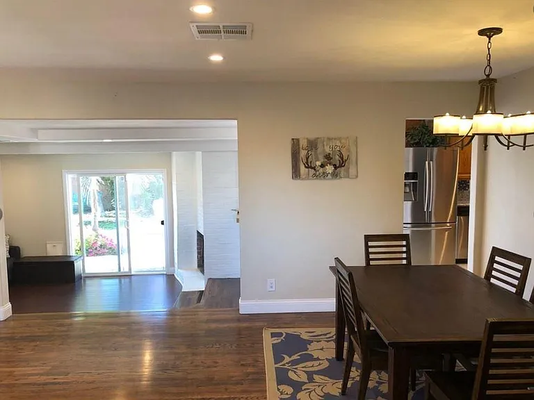 1021 W Acacia Ave — Photo 7