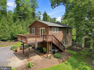 32 Parnassus Rd, Linden, VA 22642