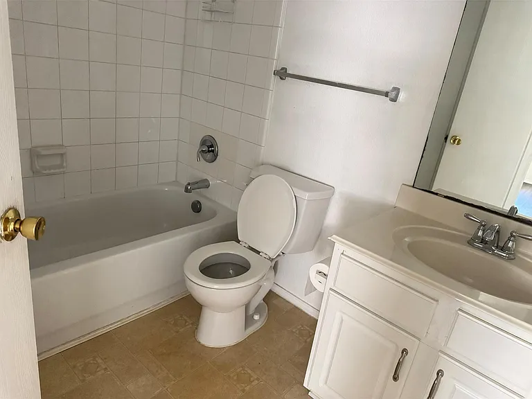 1557 Chivalry Ln — Photo 11