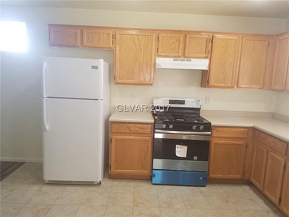 3rd image of 2132 Clancy St