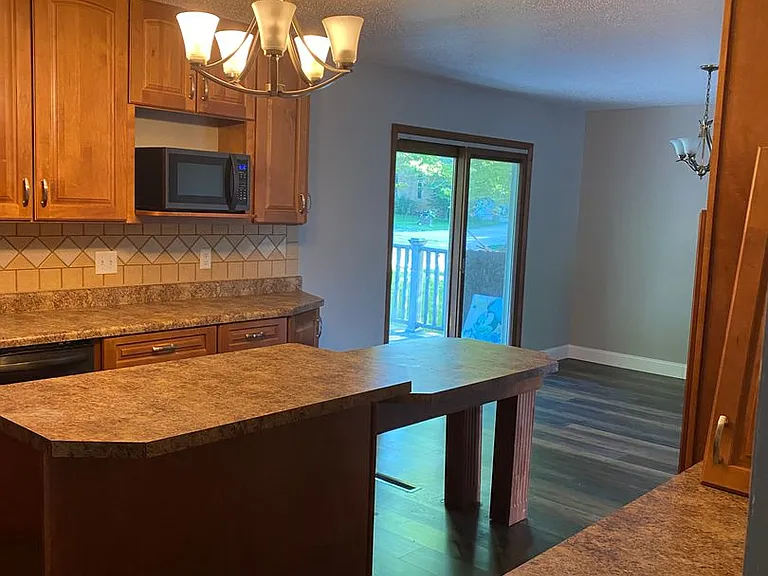 883 Roanoke Dr — Photo 34