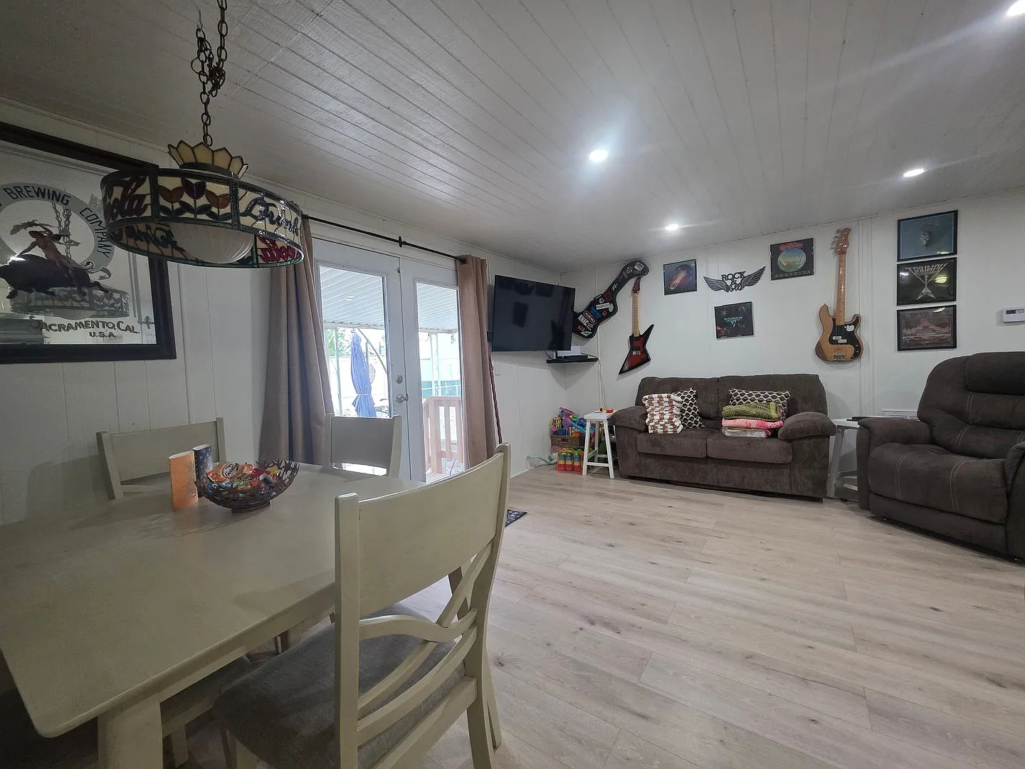 Charming Furnished 3-Bedroom Home in Willow Valley Short-Term Rental! — Photo 3