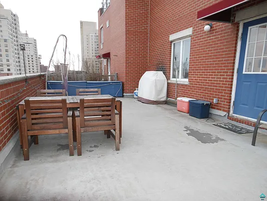 Rented by EXR | media 44