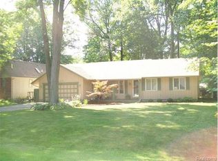 4247 Old Forge Dr, Fort Gratiot, MI 48059