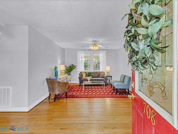 5th image of 708 Queens Point Dr