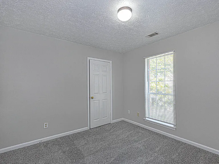 5713 Marlette Ct — Photo 11