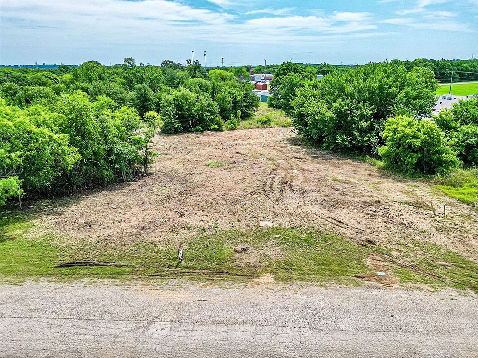 1st image of 204 Willow Creek Ct