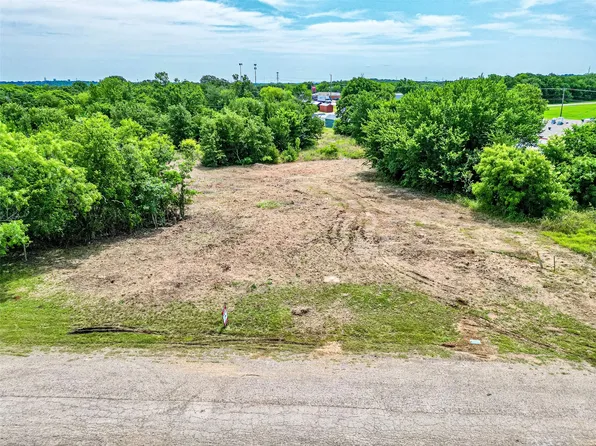 204 Willow Creek Ct, Mansfield, TX 76063