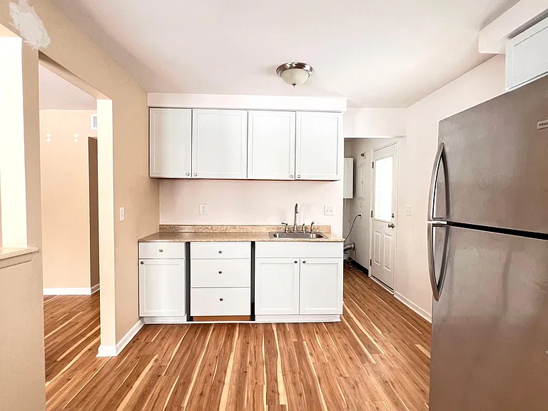 7410 Arcola St — Photo 3