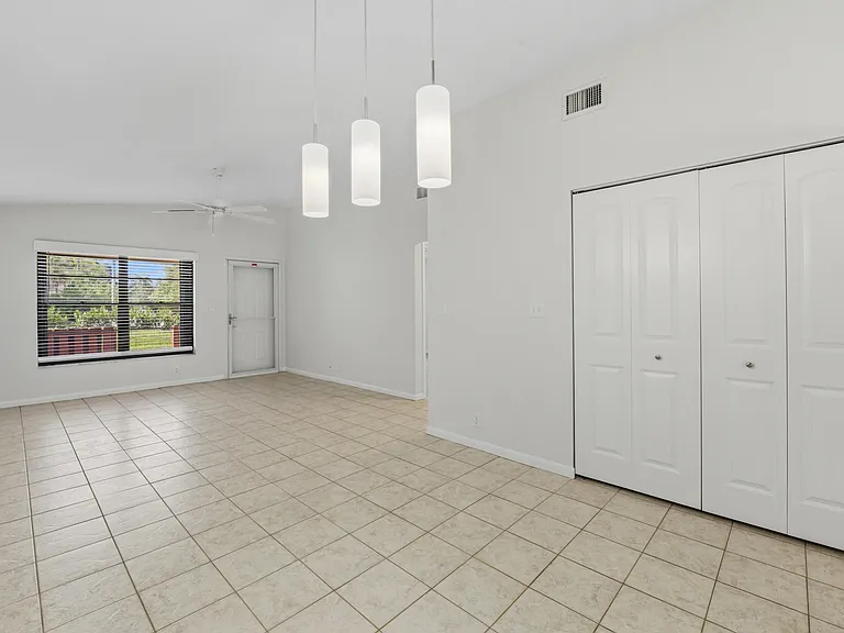 7916 SE Villa Cir — Photo 5