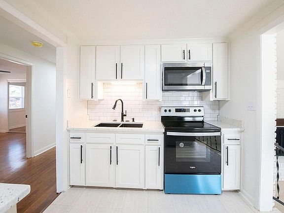 5th image of 1055 Glenwood Dr