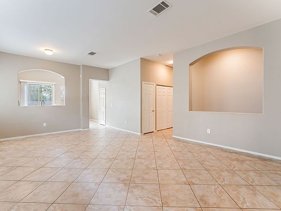 3rd image of 912 Siena Hills Ln