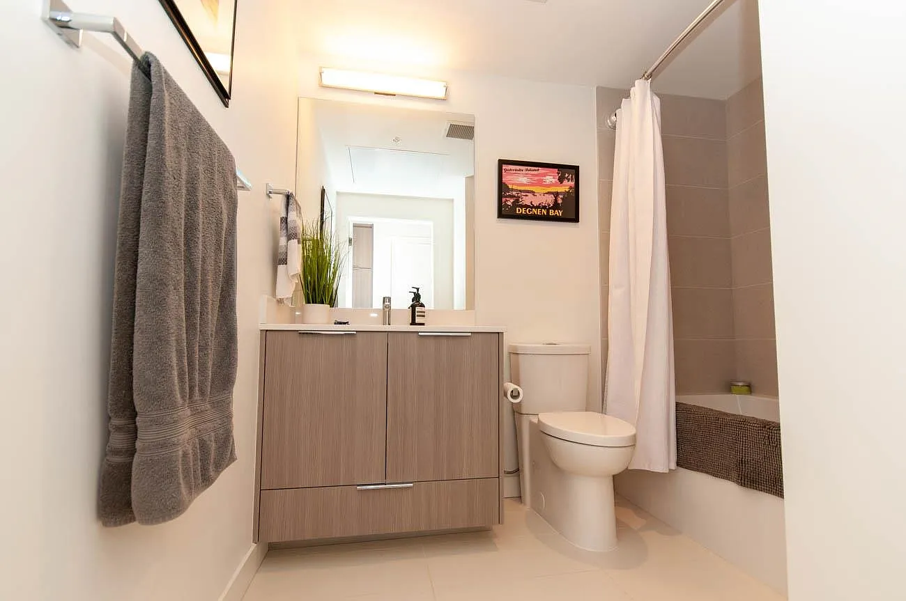 2 bed, 945 sqft, $4,280 — Photo 4