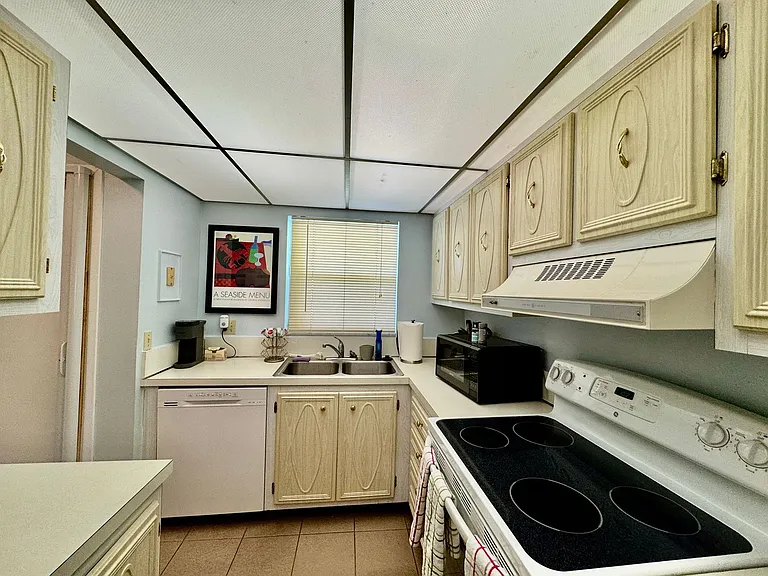 1100 Ponce De Leon Cir #E306 — Photo 12