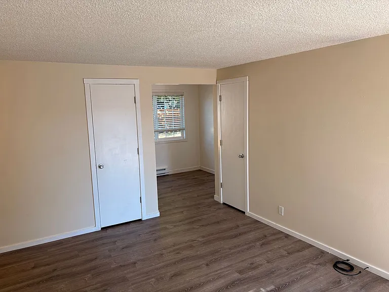 C2402 - Maple Court Apartments — Photo 30